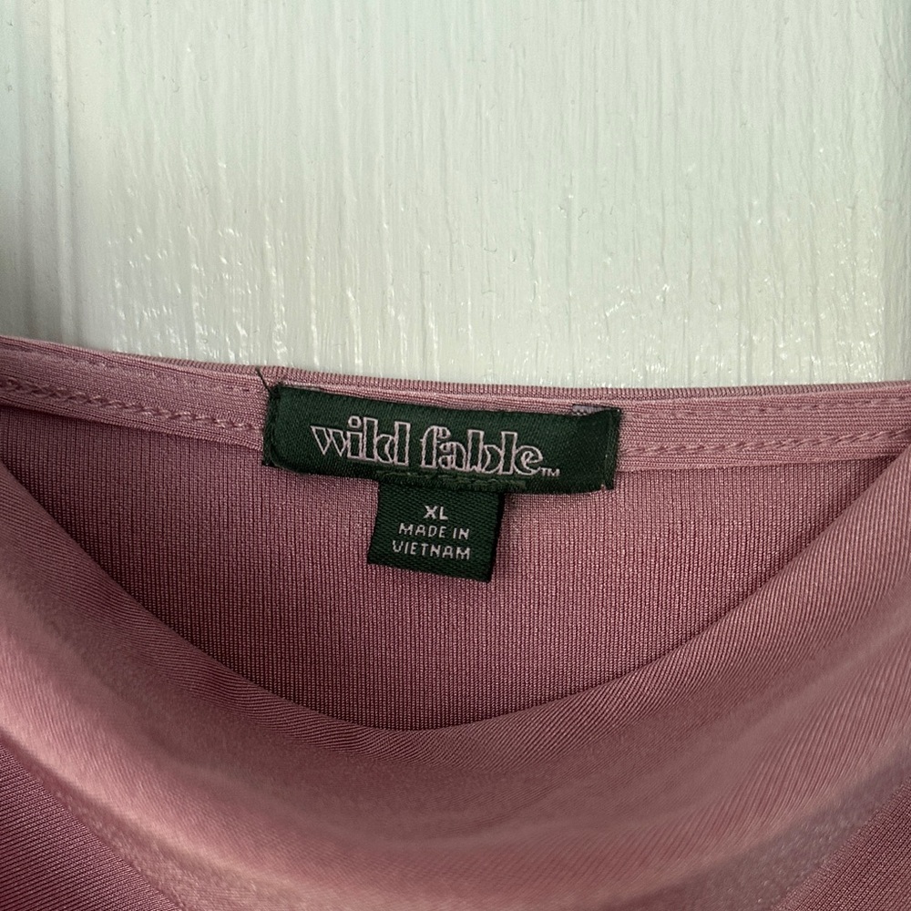 2 Wild Fable Camisoles (Mauve and Black) - Picture 2 of 10